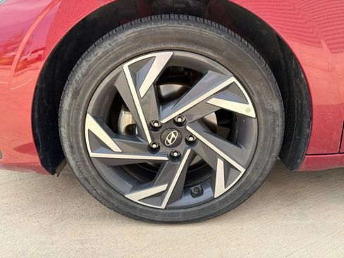 Used 2025 Hyundai Elantra SEL FWD image 13