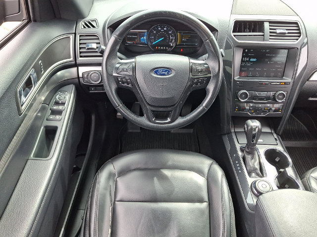 Used 2019 Ford Explorer XLT w/ Equipment Group 202A AWD/4WD image 3