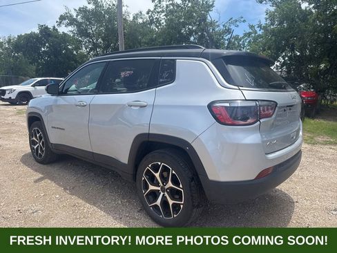 Used 2025 Jeep Compass Limited AWD/4WD image 4
