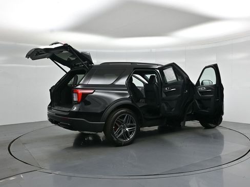 New 2026 Ford Explorer ST-Line RWD image 5