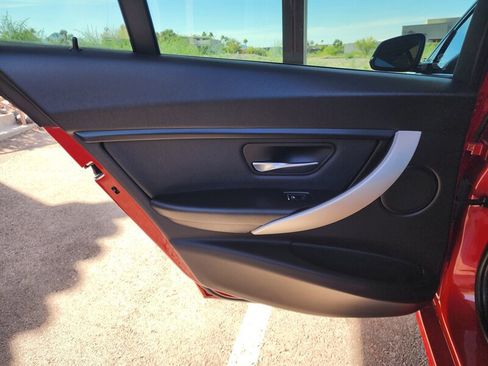 Used 2018 BMW 320i Sedan w/ Convenience Package image 67