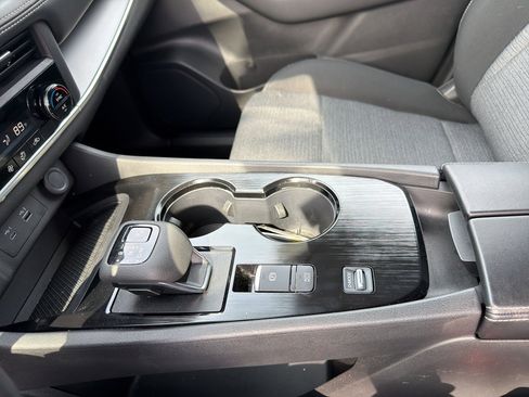 Certified 2023 Nissan Rogue SV image 27