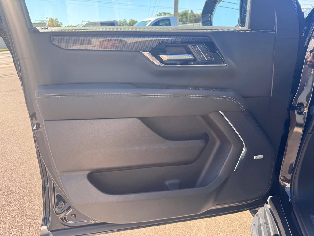 Used 2026 GMC Yukon Elevation w/ Elevation Premium Package AWD/4WD image 10