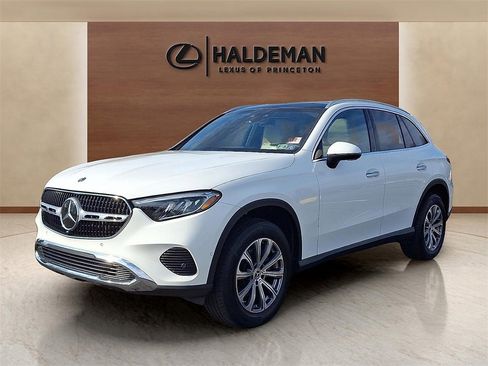 Used 2023 Mercedes-Benz GLC 300 4MATIC image 3