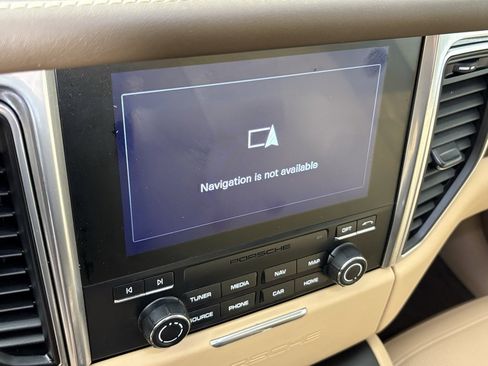 Used 2018 Porsche Macan S image 27