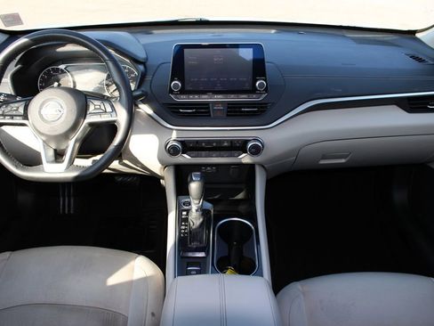 Used 2022 Nissan Altima 2.5 SV w/ SV Premium Package image 7