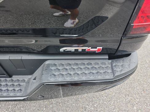 New 2026 GMC Canyon AT4 w/ AT4 Premium Package AWD/4WD image 4