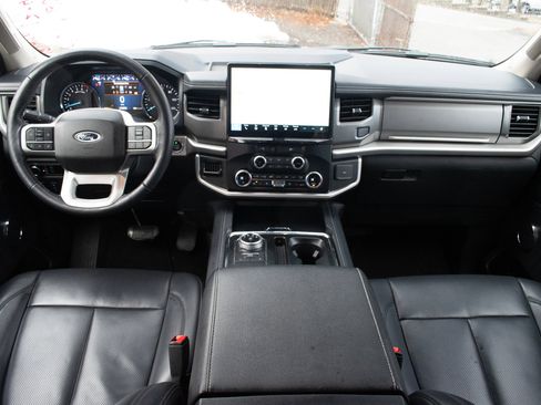 Used 2024 Ford Expedition XLT image 27