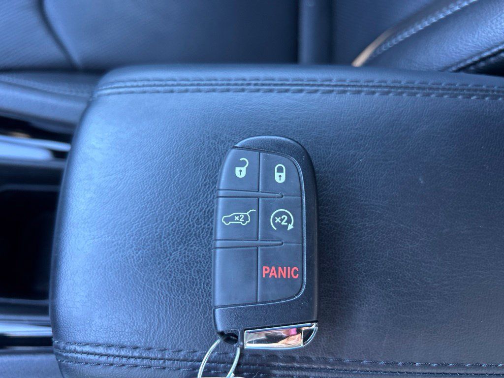 Used 2025 Jeep Compass Limited w/ Elite Group AWD/4WD image 17