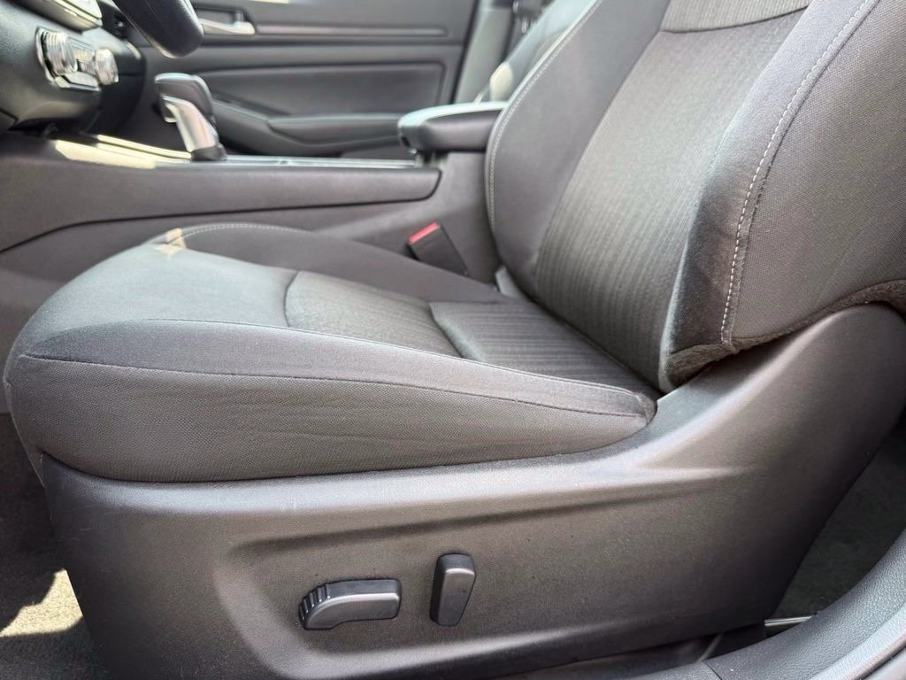 Used 2025 Nissan Altima 2.5 SV FWD image 9