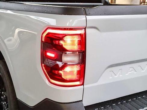 New 2025 Ford Maverick Lariat w/ Black Appearance Package image 9