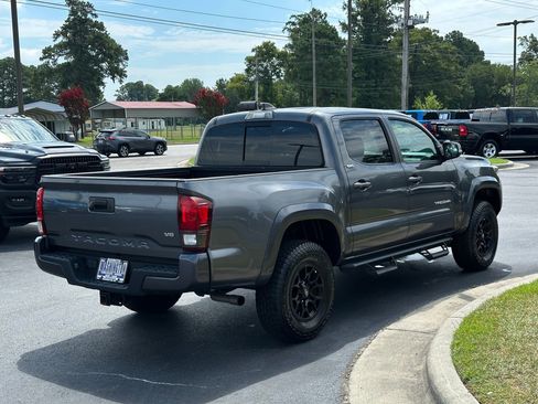 Used 2022 Toyota Tacoma SR5 w/ Technology Package RWD image 5
