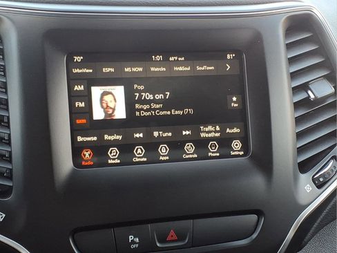 Used 2019 Jeep Cherokee Latitude Plus image 16