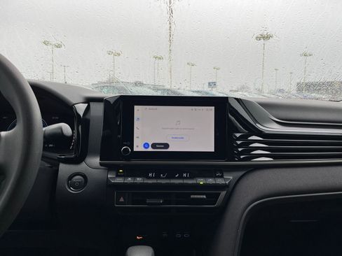 Used 2025 Toyota Camry LE image 21