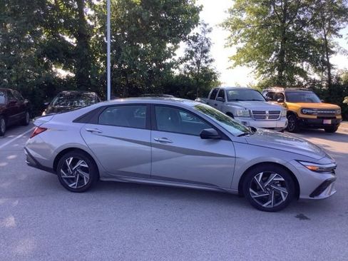 Used 2025 Hyundai Elantra Sport w/ Cargo Package FWD image 4