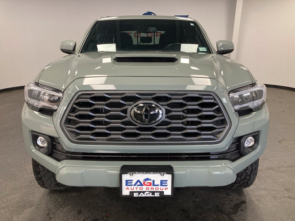 Used 2023 Toyota Tacoma TRD Sport w/ Technology Package AWD/4WD image 3