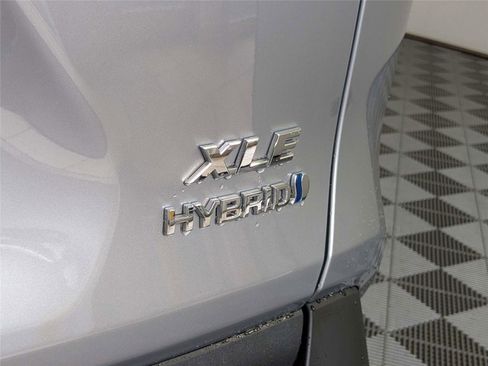 Used 2023 Toyota RAV4 XLE Premium AWD/4WD image 7