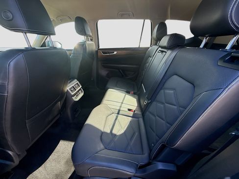 Used 2024 Volkswagen Atlas SE image 23