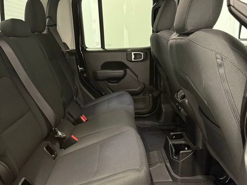 Used 2022 Jeep Gladiator Willys image 19