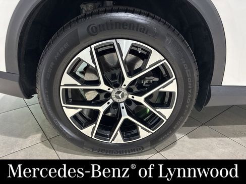 Used 2025 Mercedes-Benz GLC 350e 4MATIC image 30