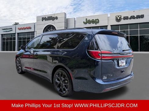 Certified 2022 Chrysler Pacifica Touring-L w/ S Appearance Package FWD image 5