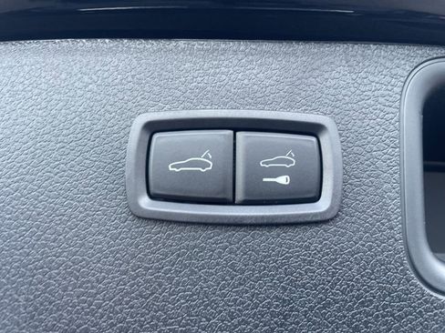 Certified 2025 Porsche Macan image 8