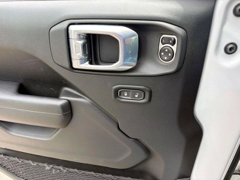 Used 2024 Jeep Wrangler Unlimited AWD/4WD image 13