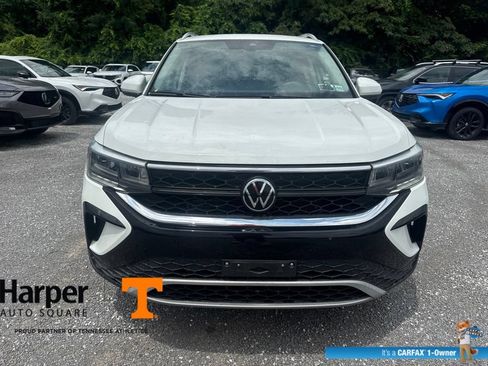 Used 2023 Volkswagen Taos SE w/ Panoramic Sunroof Package AWD/4WD image 8