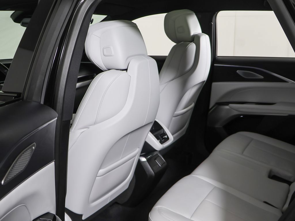 Used 2024 Cadillac Lyriq Sport RWD image 33