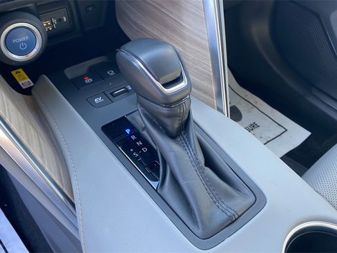 Used 2021 Toyota Venza XLE image 25