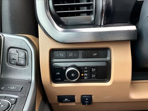 Used 2024 Ford F250 Lariat w/ Lariat Ultimate Package AWD/4WD image 33