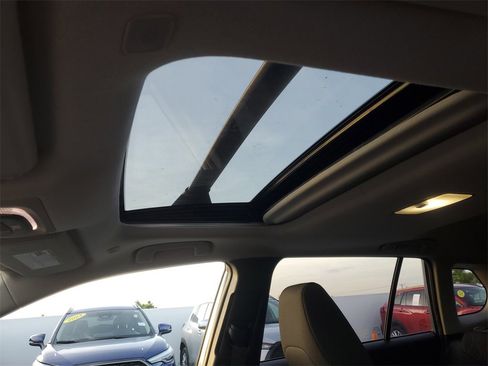 Certified 2023 Toyota Corolla Cross LE image 18