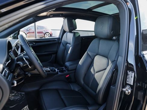 Used 2026 Porsche Macan AWD/4WD image 5