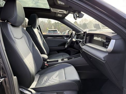 New 2026 Volkswagen Tiguan SE R-Line FWD image 20