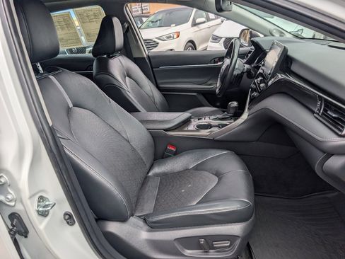 Used 2021 Toyota Camry XSE FWD image 8