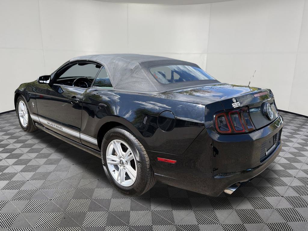 Used 2014 Ford Mustang Convertible RWD image 8