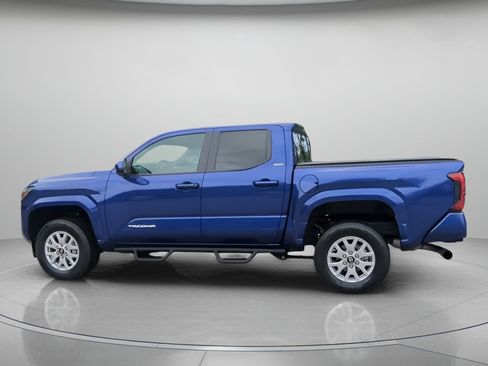 Used 2025 Toyota Tacoma SR5 RWD image 19