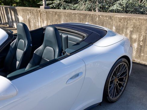 Used 2017 Porsche 911 Carrera 4S AWD/4WD image 18