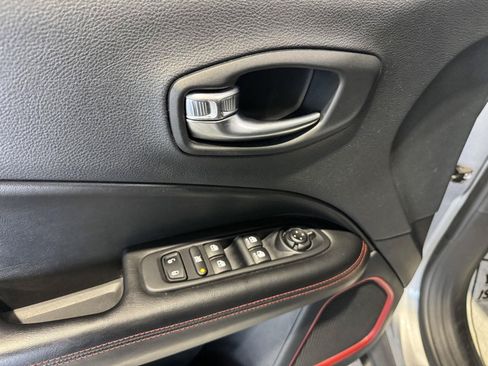 Used 2020 Jeep Compass Trailhawk AWD/4WD image 6