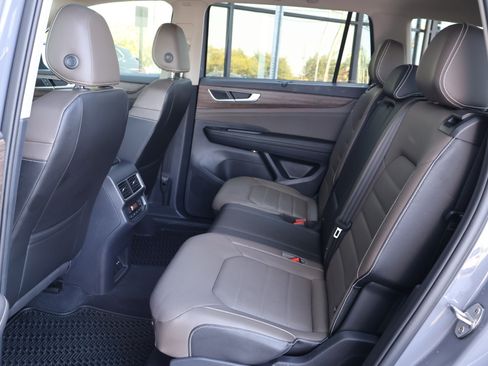 Used 2025 Volkswagen Atlas SEL AWD/4WD image 18
