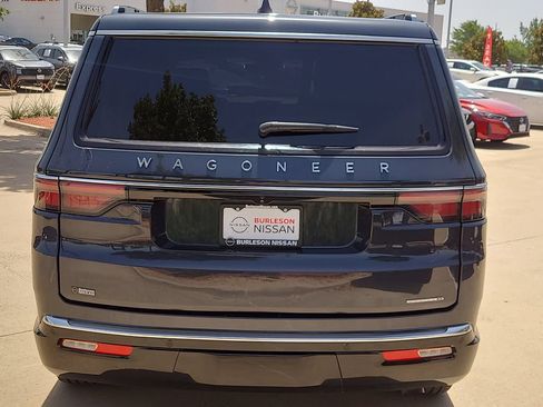 Used 2024 Jeep Wagoneer Series II AWD/4WD image 3