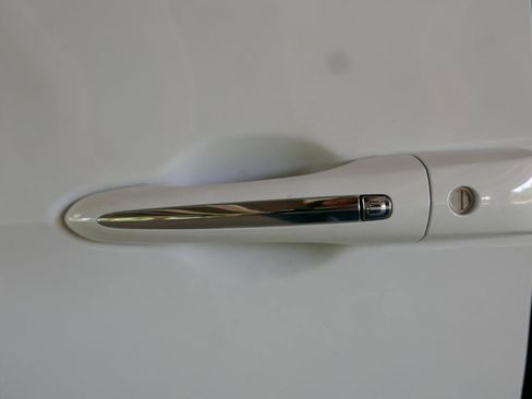 Used 2021 Chrysler Pacifica Touring-L FWD image 24