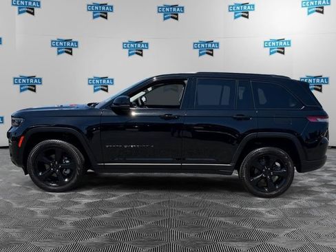Certified 2023 Jeep Grand Cherokee Limited w/ Black Appearance Package AWD/4WD image 3