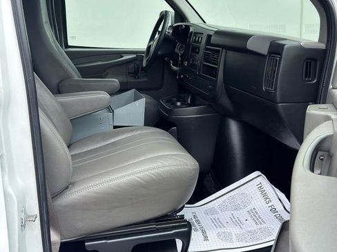 Used 2011 Chevrolet Express 1500 RWD image 17