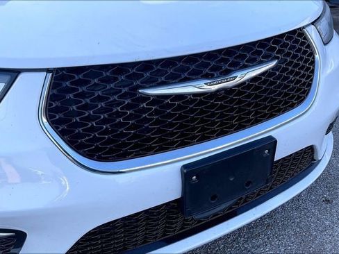 Used 2023 Chrysler Pacifica Limited FWD image 5