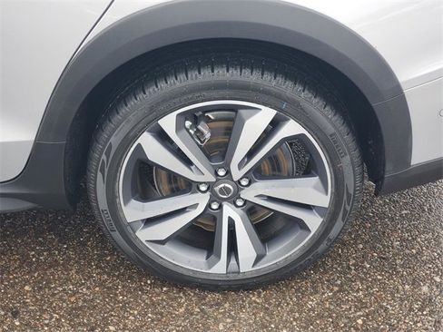 Used 2025 Volvo V60 B5 Cross Country Plus image 7