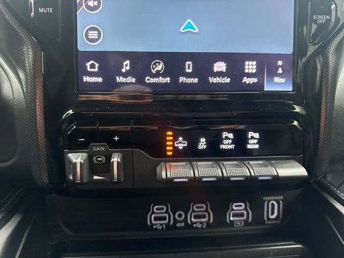 Used 2025 RAM 1500 Limited w/ Body Color Bumper Group image 31