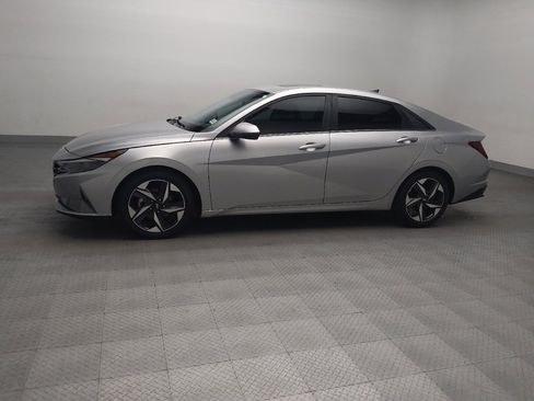 Used 2021 Hyundai Elantra SEL w/ Convenience + Premium Package FWD image 2