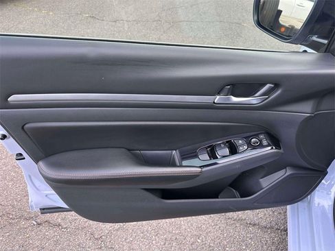 Certified 2024 Nissan Altima 2.5 SR image 16