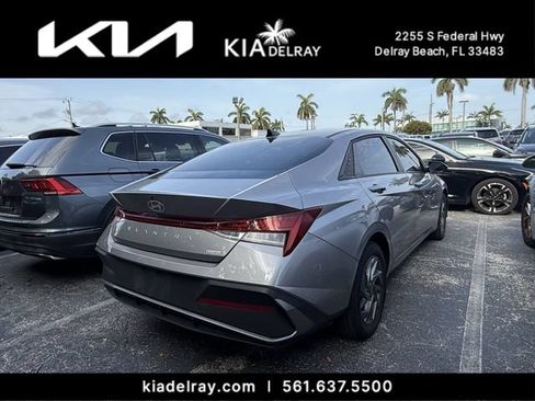 Used 2025 Hyundai Elantra Hybrid FWD image 2